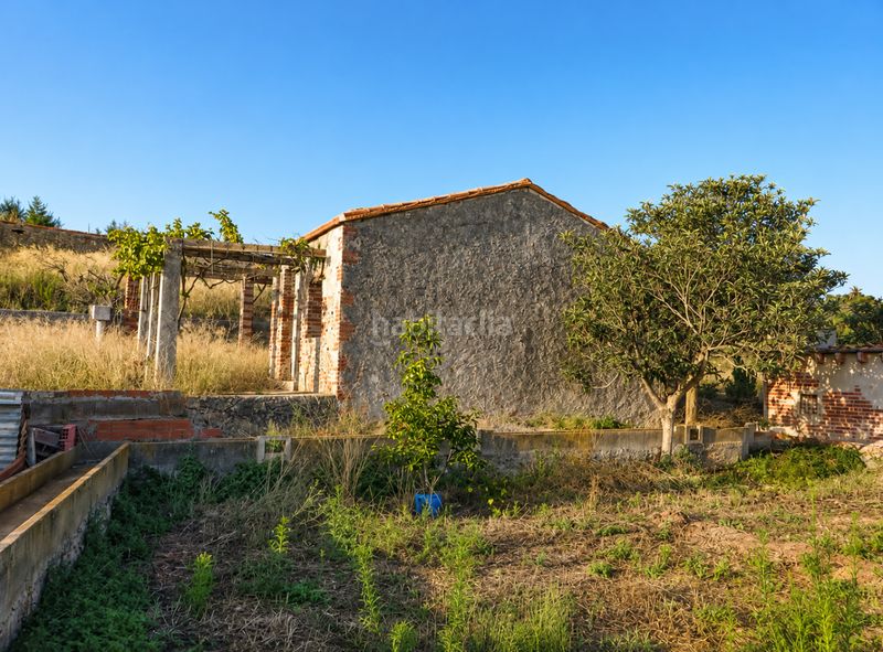 Foto b0829e02-1c0c-48e0-b51b-e3fbeb55bf6b. Finca rústica a Almenara