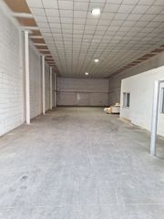Alquiler Nave industrial  Calle pino alepo. Nave en alquiler en polígono pino, sevilla