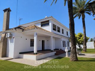 Lloguer Xalet  Calle moctezuma. Chalet independiente en condequinto, dos hermanas