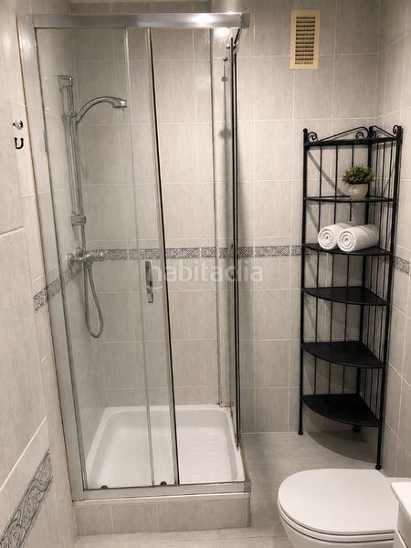 Foto 1356fcfd-d3f6-4bd4-9de2-89b14e9c3789. Dúplex amb calefacció aparcament piscina a Palmete Sevilla