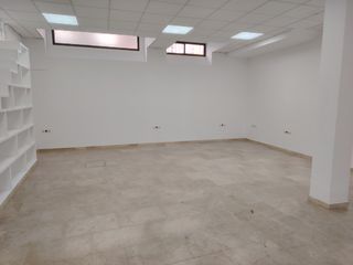 Miete Geschäftsraum  Calle real. Fantástico local en alquiler en sanlúcar la mayor