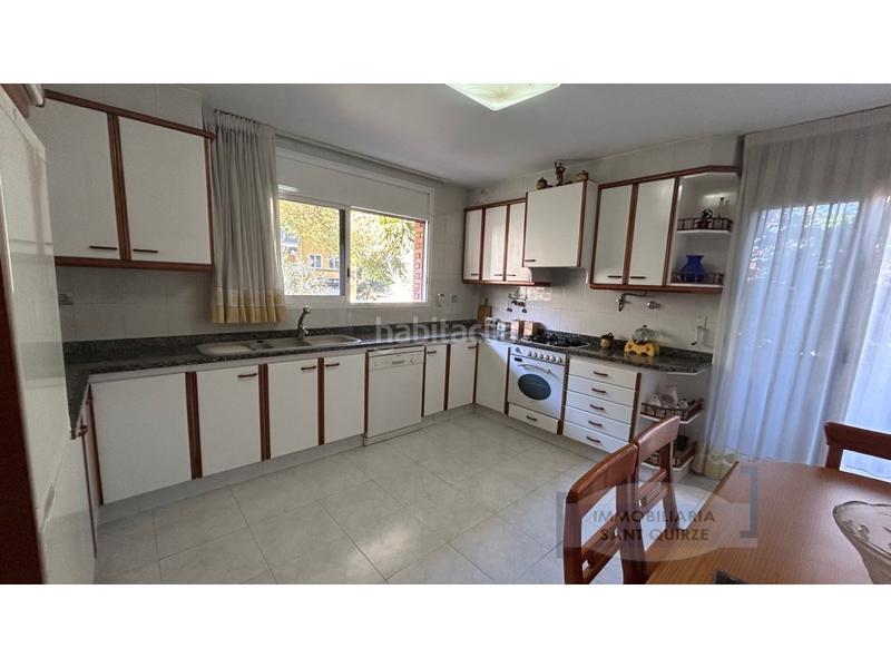 Foto b5fbce73-df3d-4f78-9311-1c26c7021954. Haus mit parking in Can Parellada Terrassa