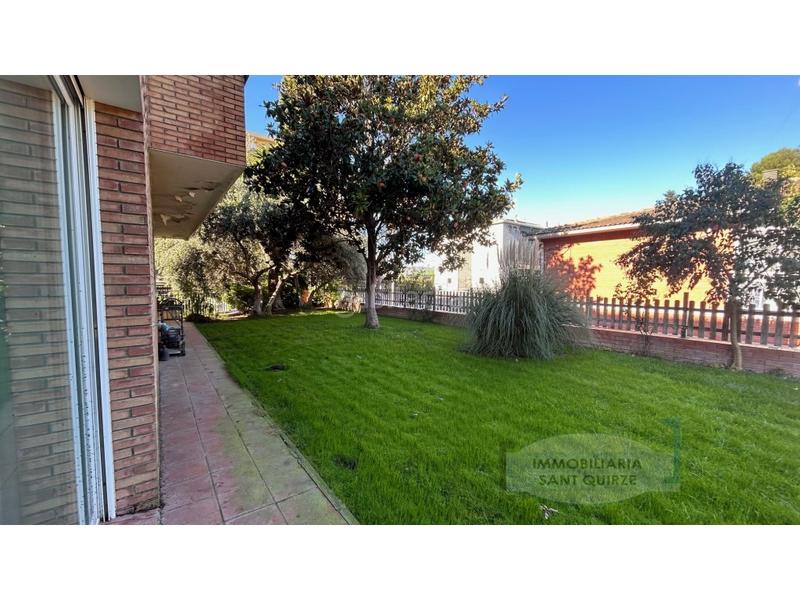 Foto f4dc65bd-6058-4364-b13e-843682f7cfae. Haus mit parking in Can Parellada Terrassa