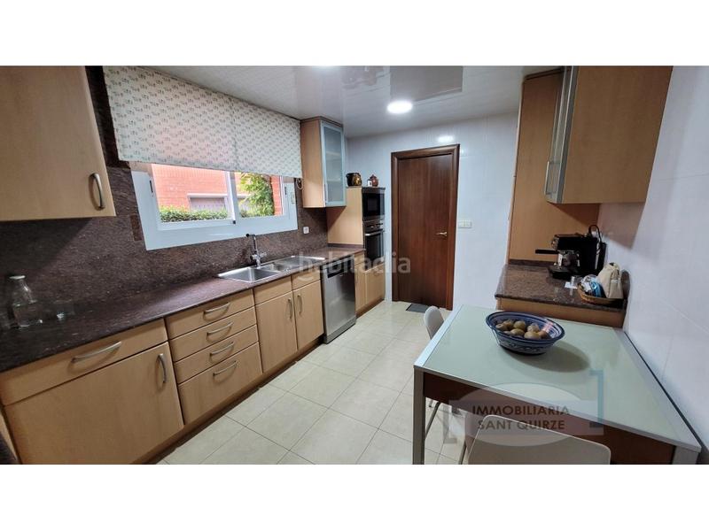 Foto 33d88f4d-fc75-4262-a83e-e5bf5f8da74d. Casa con parcheggio in Centre Sant Quirze del Vallès