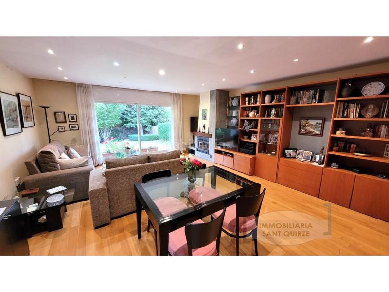 Foto 5a691fa4-ddaf-4931-a98a-8d0e8497d627. Casa con parcheggio in Centre Sant Quirze del Vallès