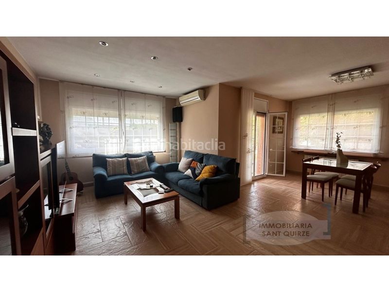 Foto b125fde0-88e7-41ff-8475-5fa7d0b1706c. Casa amb aparcament a Les Fonts Terrassa