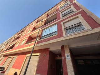 Apartament  Estadio sadrian. Amplio apartamento en la zona de parque de la u, almoradi
