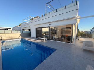 Casa  Trinidad de saura. Preciosa villa moderna con piscina privada en dolores, alicante