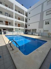 Apartament  Gaviotas. Bajo mirando hacia piscina en almoradi