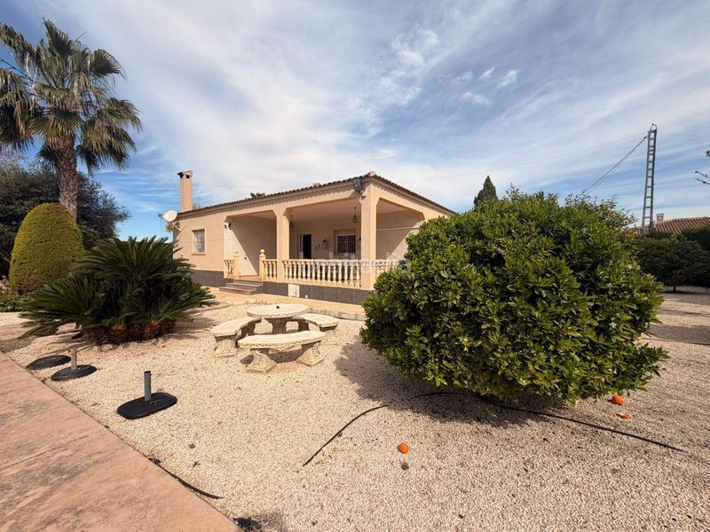 Foto ae95116e-3ea9-40ff-94bc-06f51483a032. Casa amb calefacció aparcament piscina a Catral