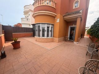 Xalet  Calle las palmas. Chalet independiente de 3 dormitorios, con gran espacio exterior
