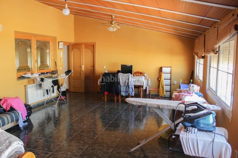 Foto 4b080e9b-10af-48d3-8566-2bac5cf055b0. Casa amb calefacció aparcament piscina a Tomelloso