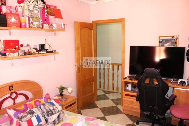 Foto ac5c72d4-d4f9-4ec7-8d30-868119f39765. Casa adossada amb calefacció aparcament a Tomelloso