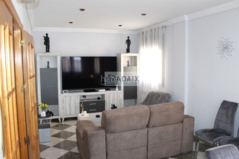 Foto f1013fdb-2fd7-4884-80fd-91cd70d4ebfb. Casa adossada amb calefacció aparcament a Tomelloso