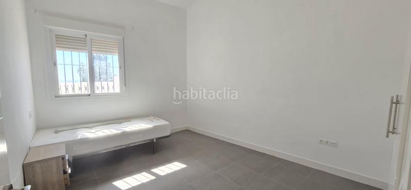 Foto 1f1e46d2-2f4e-4573-b154-1c523b8b7e41. Casa aparellada amb aparcament a Almayate Bajo