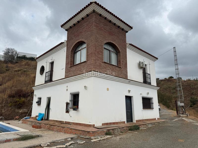 Foto 40fc6a21-a374-4241-a699-63ebf2b82483. Xalet amb xemeneia aparcament piscina a Iznate