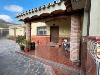 Masia a Camino Viejo de Málaga. Casa independiente en benajarafe alto