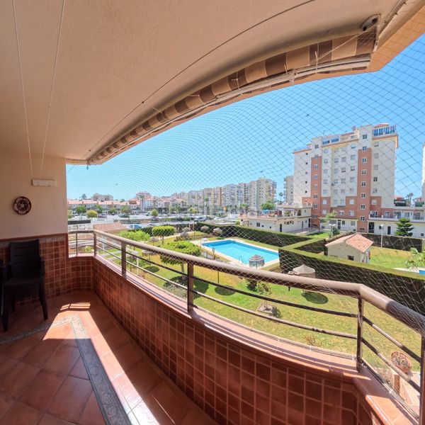 Foto 51b4bafd-f3bd-46a9-b034-059d1388f55c. Pis amb aparcament piscina a Trayamar Algarrobo