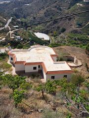 Xalet a Sayalonga. Chalet independiente entre algarrobo y sayalonga