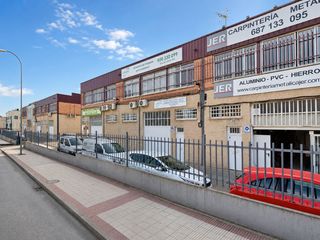 Lloguer Nau industrial a Calle del valle de tobalina 54. Última nave en alquiler de 120 m2 por sólo 699 €/mes en madrid.