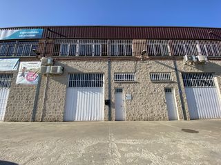 Rent Industrial building in Calle del valle de tobalina 54. Última nave en alquiler de 120 m2 por sólo 699 €/mes en madrid.