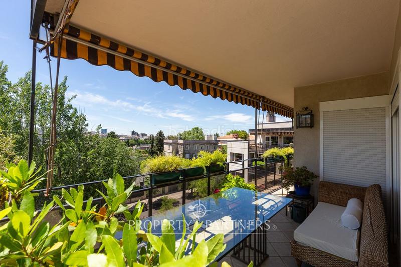 Foto 8e985c71-aaaa-4d39-ac47-87e8d575907a. Apartamento discreto ático con gran terraza en El Viso en Madrid