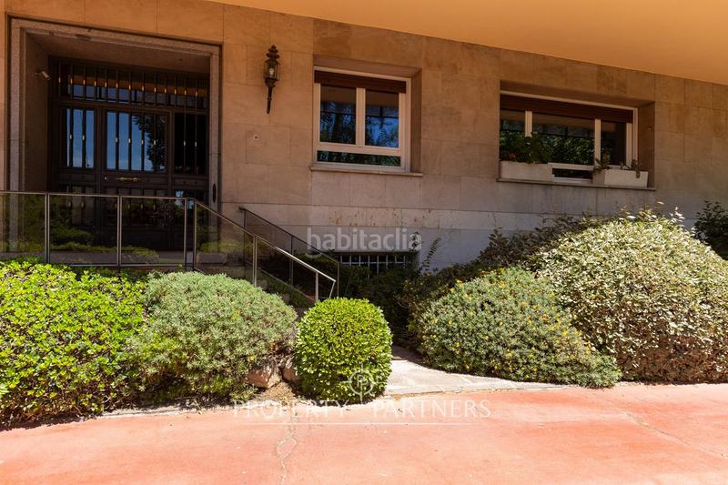 Foto ac97ae74-318d-459d-8540-5b17854e763a. Apartamento discreto ático con gran terraza en El Viso en Madrid