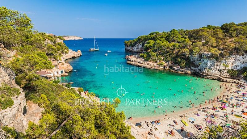 Foto e3bafed3-37d3-45cf-a6c2-91bce63f7752. Casa aparellada amb aparcament a cala Santanyí Santanyí
