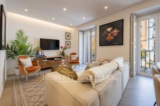 Appartement  Plaza de chueca. Amplio y luminoso piso reformado en finca clásica con dos balcon