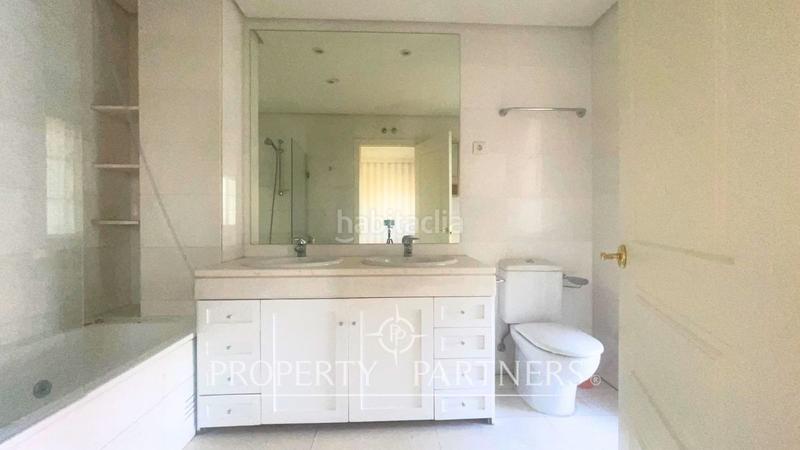 Foto 22eccc53-9571-4545-8c7c-122335613bac. Casa a schiera con riscaldamento parcheggio piscina in La Moraleja