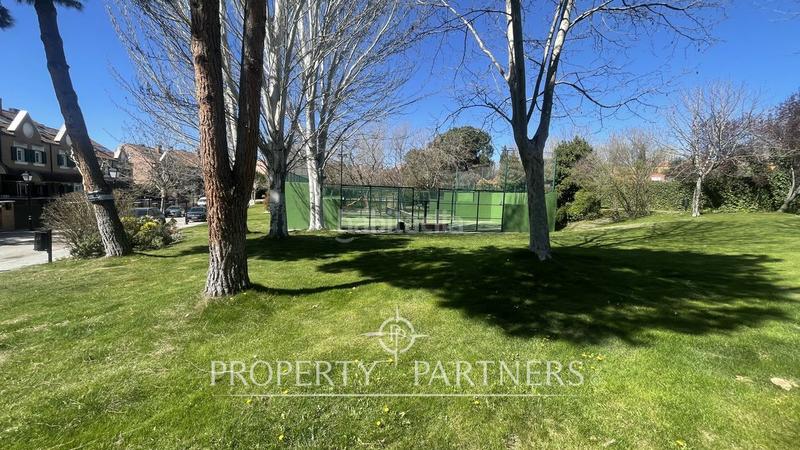 Foto 65d6da96-b576-48e8-8f0e-df898262c9df. Casa a schiera con riscaldamento parcheggio piscina in La Moraleja