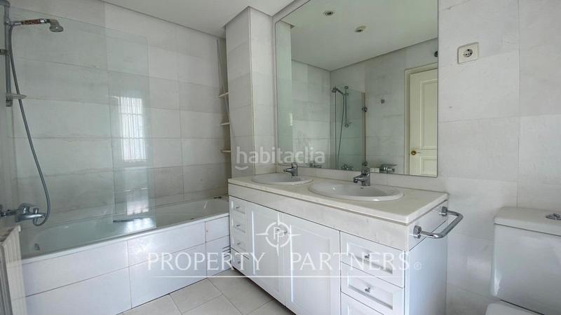 Foto e8868c10-1a5c-461a-88ad-0a8e5e07b901. Casa a schiera con riscaldamento parcheggio piscina in La Moraleja