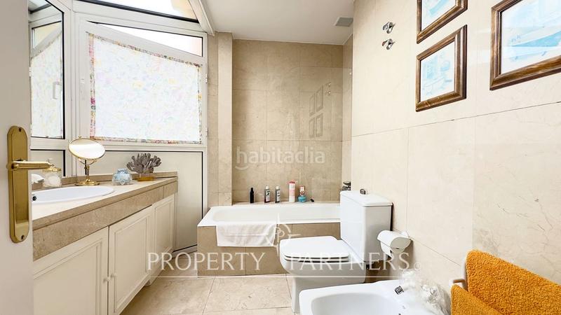 Foto cf6e0cc0-e187-43d3-95a6-2e32d165a41a. Casa pareada espectacular chalet pareado en zona arturo soria en Madrid