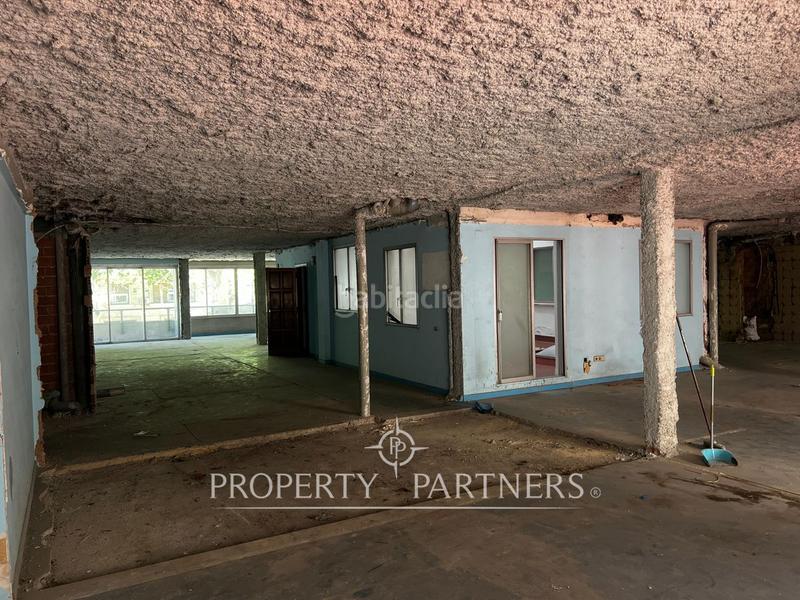 Foto 1aafa1ff-b69a-4ef7-8e62-f73294f2bb2f. Local comercial  en navarro reverter con 3 terrazas y luz natural en Valencia