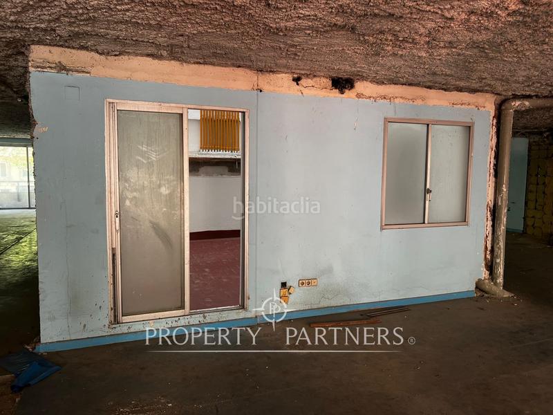 Foto 25396ae0-6f4d-438a-a4d3-15a2c1d04273. Local comercial  en navarro reverter con 3 terrazas y luz natural en Valencia