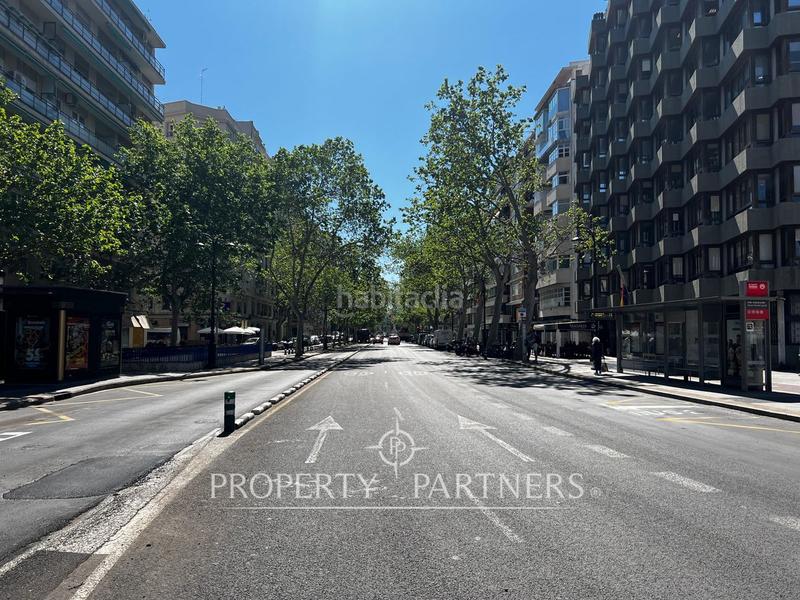 Foto 50bbadd0-a752-4423-a726-d350be182191. Local comercial  en navarro reverter con 3 terrazas y luz natural en Valencia