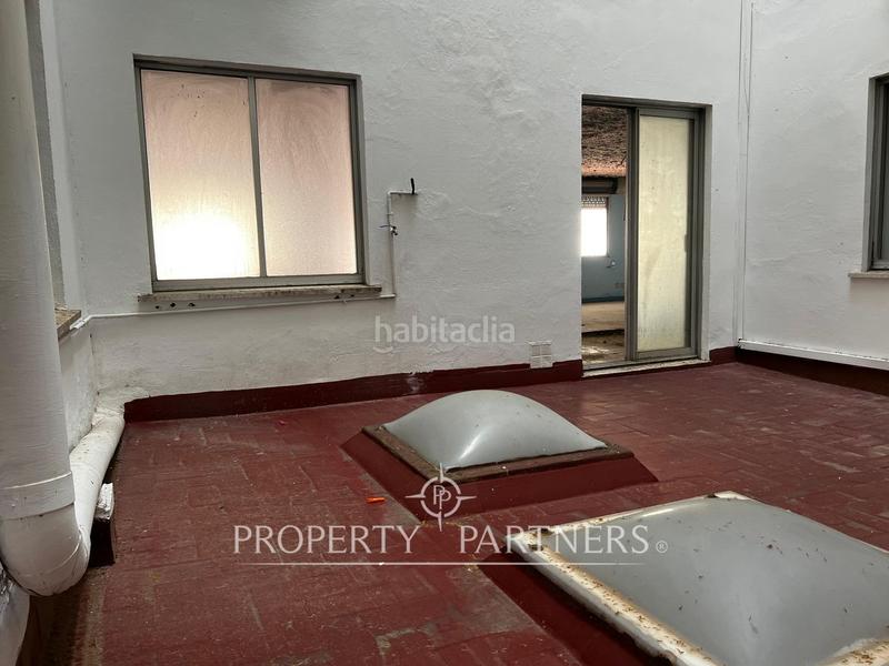 Foto 52424352-d41a-4368-9e5b-4a58f7ce96f2. Local comercial  en navarro reverter con 3 terrazas y luz natural en Valencia