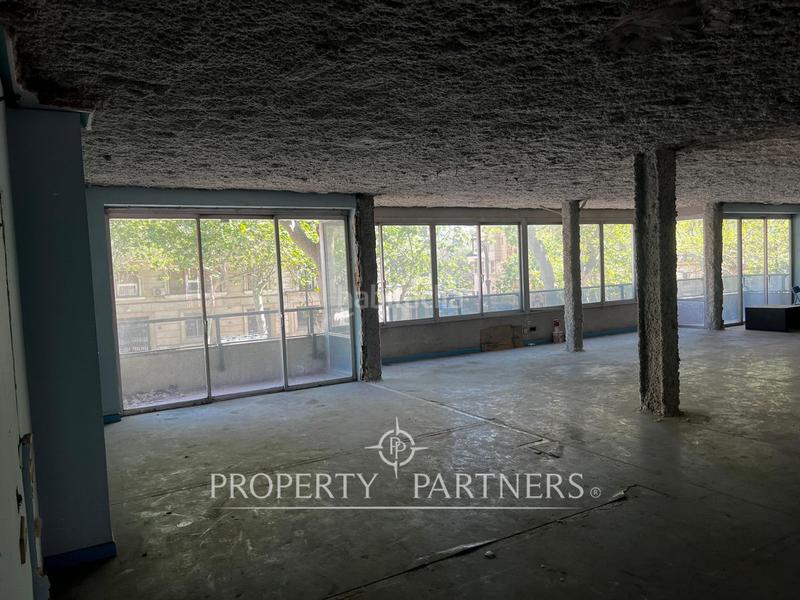 Foto 616abb89-5ecb-47e4-9929-c9584d377938. Local comercial  en navarro reverter con 3 terrazas y luz natural en Valencia