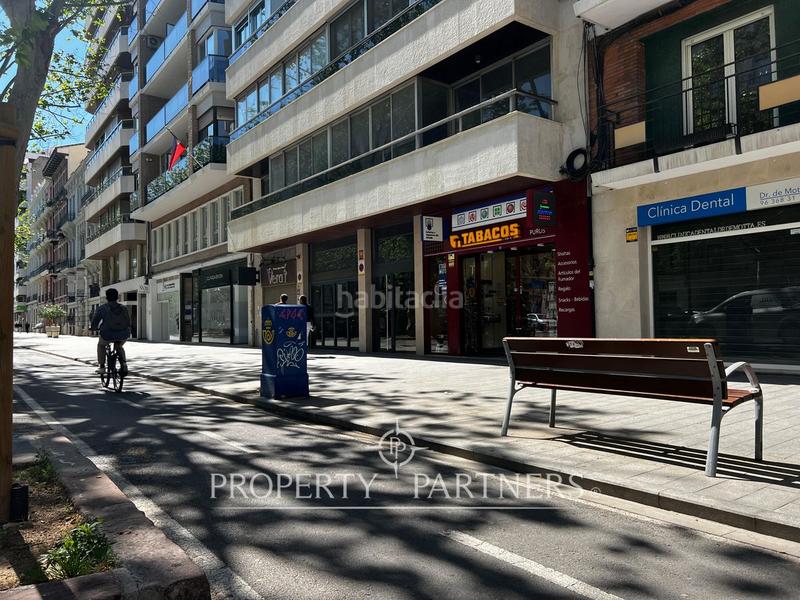 Foto e4c666ee-2457-434d-b98e-9a972e5e6815. Local comercial  en navarro reverter con 3 terrazas y luz natural en Valencia