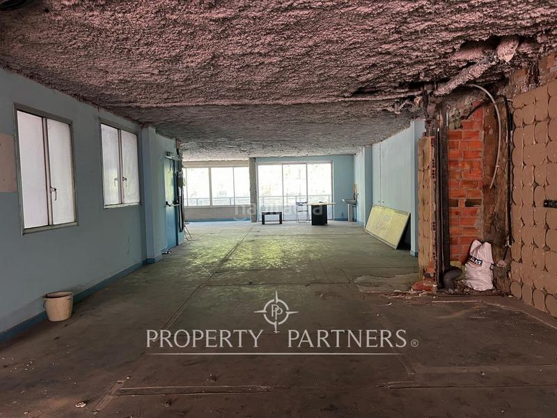 Foto ee153621-9f3a-4317-9959-4c28d4dc40dd. Local comercial  en navarro reverter con 3 terrazas y luz natural en Valencia