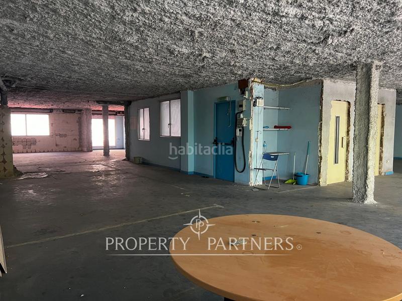 Foto f24124fe-f4cb-47a3-9476-dbc2339580c7. Local comercial  en navarro reverter con 3 terrazas y luz natural en Valencia