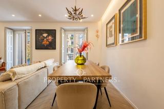 Apartament  Plaza de chueca. Amplio y luminoso piso reformado en finca clásica con dos balcon