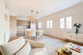 Apartament  Calle del general pardiñas. Luminoso piso reformado con 4 ventanas la exterior en la tercera