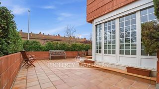 Maison jumelée  Calle de milán. Magnífico chalet pareado ubicado en la zona de conde orgaz