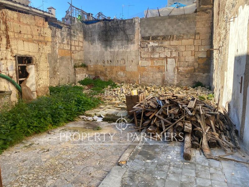 Foto 09d43796-b83a-430e-808c-c58766ff08d9. Casa adossada amb aparcament a Manacor centre Manacor