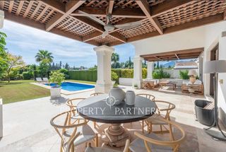 Miete Chalet  Urbanizacion lomas marbella club. Exclusiva casa independiente de 5 dormitorios en las lomas del m
