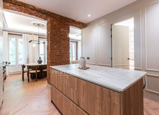 Apartament  Calle de alcántara. Maravilloso piso reformando con 2 balcones en goya, salamanca