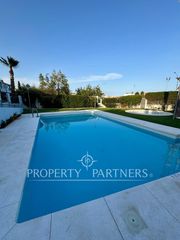 Casa a schiera  Calle pepa flores gonzález. Se vende magnífico chalet adosado de 180 m en una de las zonas m