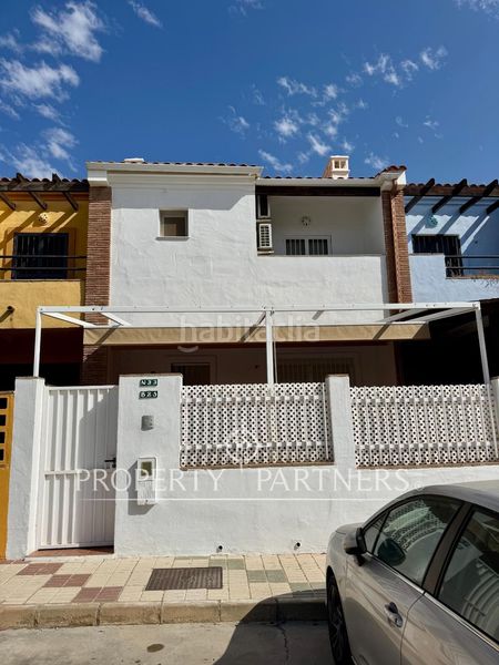 Foto afb9b10d-b5fe-426b-85bc-74e14924a4a6. Casa adossada amb aparcament piscina a Lo Cea Rincón de la Victoria