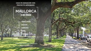 Semi detached house  Carrer d'en muntaner. Oportunidad única casa pareada con 2 proyectos en manacor